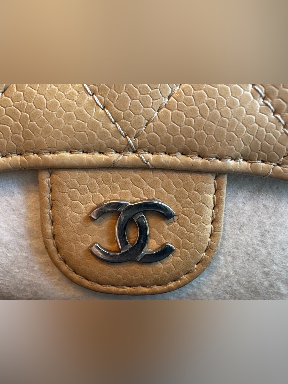 CHANEL Beige Quilted Caviar Leather Card Holder with Silver CC - Picture 3 of 15